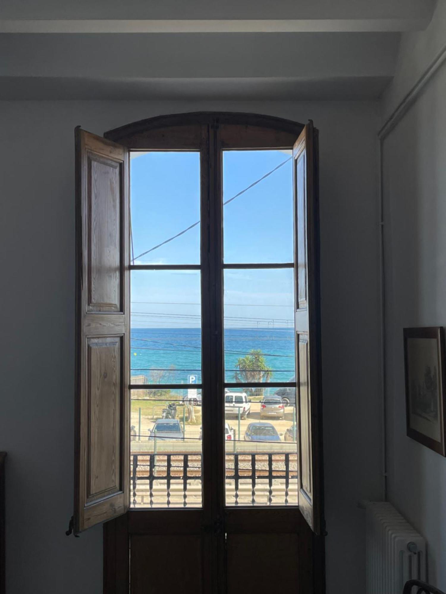 Espectacular Casa Indiana En Primera Linea De Mar Vilassar De Mar Dış mekan fotoğraf